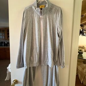 St. John Spa Light Gray Loungewear Set